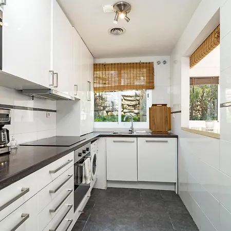 Costa Del Sol Modern Oasis In Nueva Andalucia Close To Lake La Tortuga Apartment Marbella