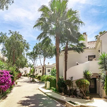Costa Del Sol Modern Oasis In Nueva Andalucia Close To Lake La Tortuga Apartment Marbella